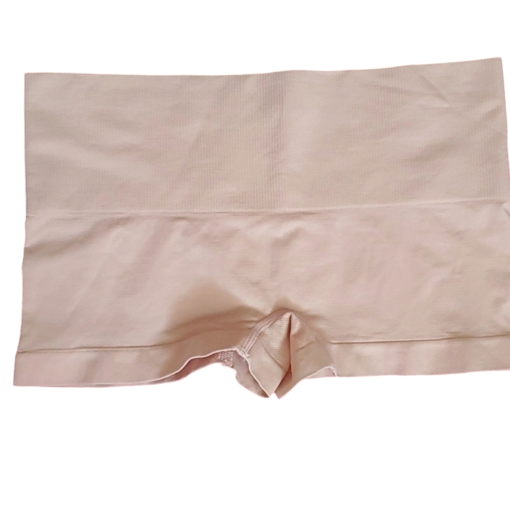 F.I.T. Firm Control Low Rise Short Wide Band NWOT size L